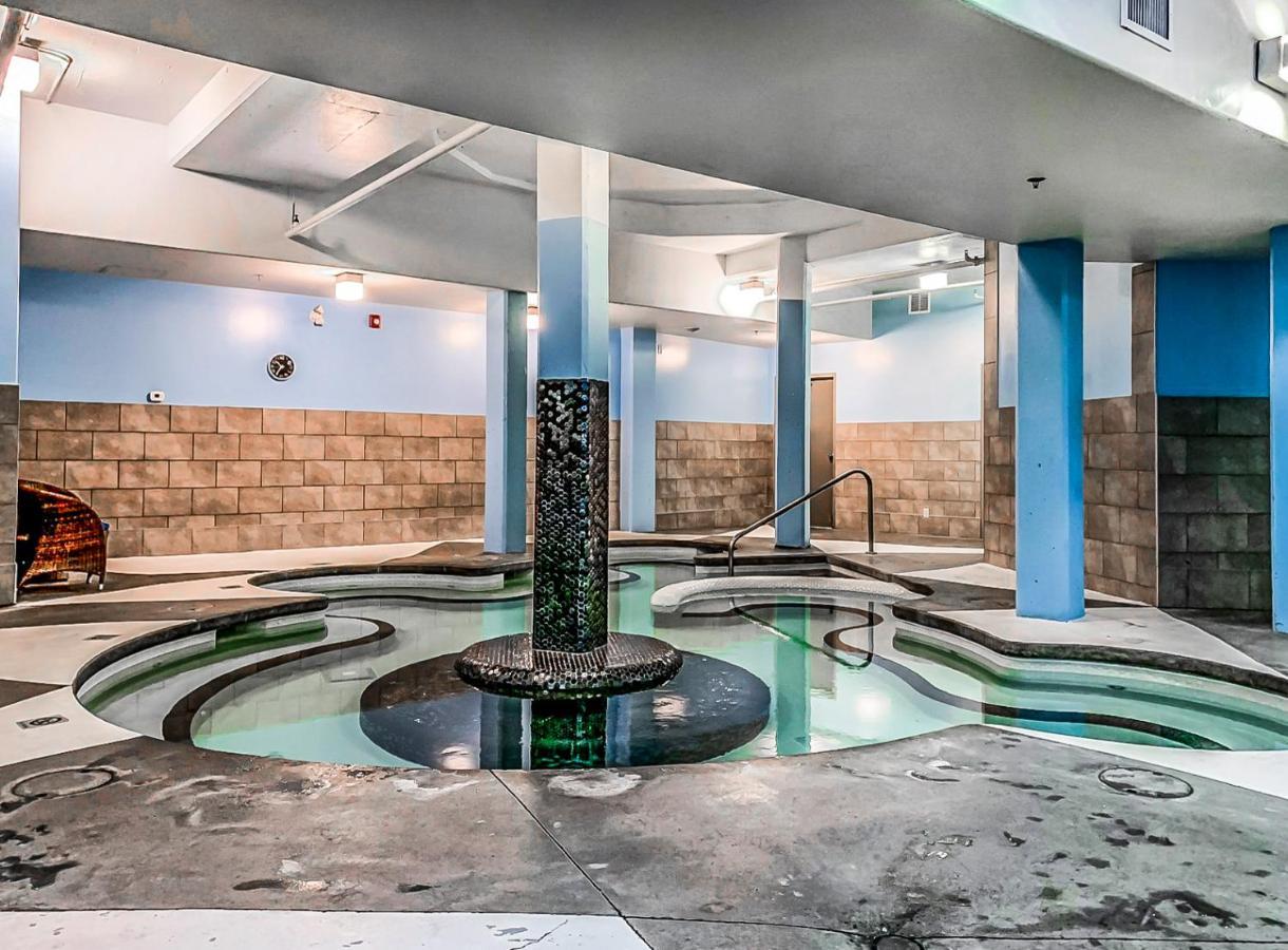 Sophisticated Mtn 2 Bedroom Pool Hot Tub Managed By Little Sister Getaways Canmore Exterior photo
