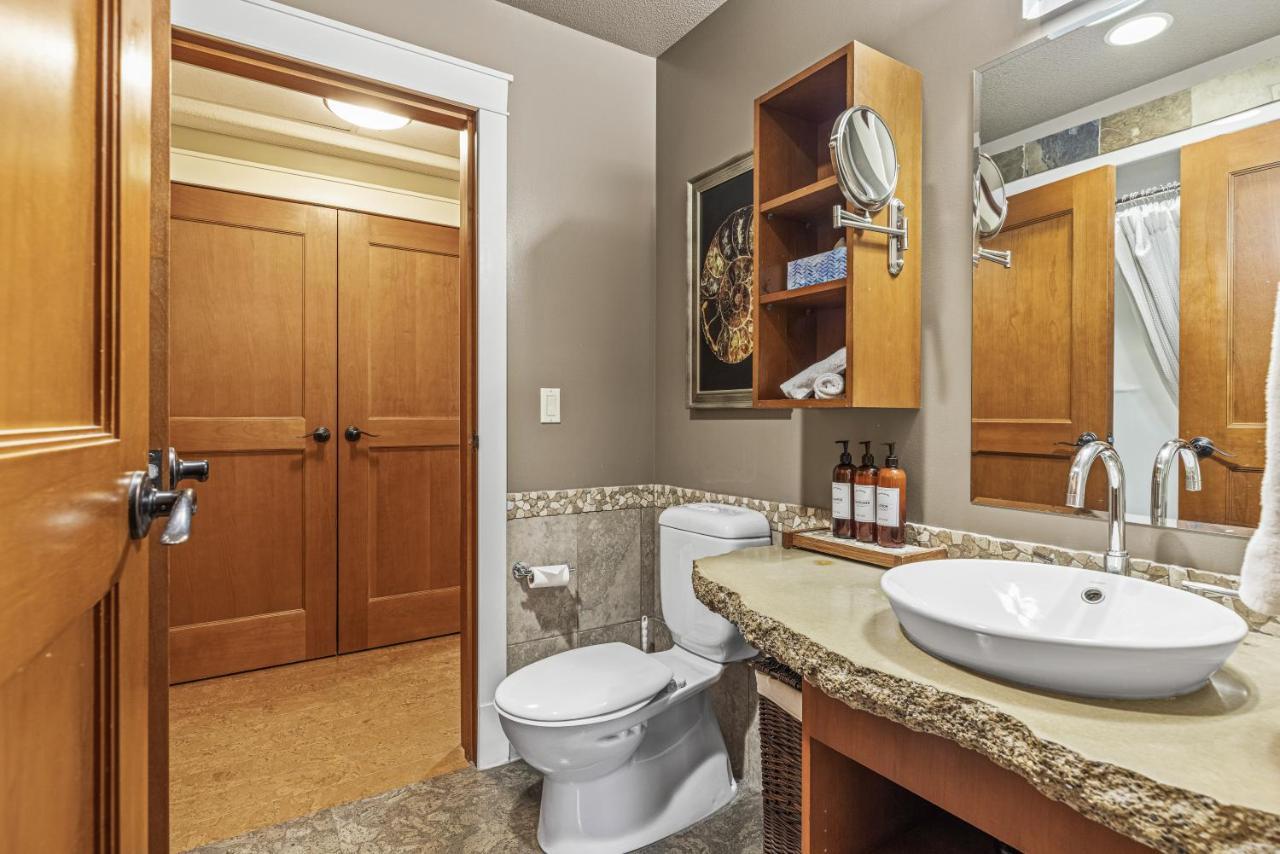 Sophisticated Mtn 2 Bedroom Pool Hot Tub Managed By Little Sister Getaways Canmore Exterior photo