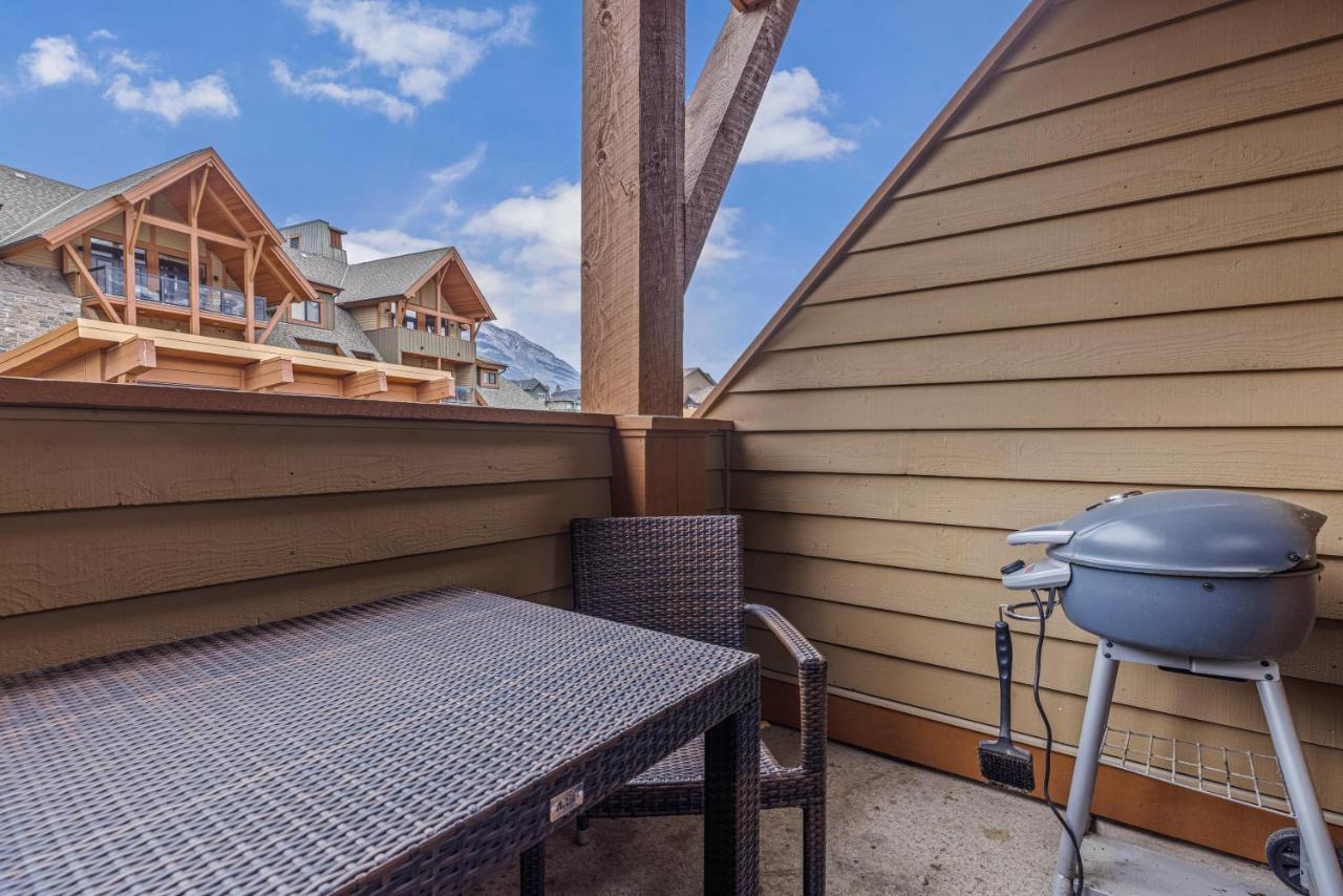 Sophisticated Mtn 2 Bedroom Pool Hot Tub Managed By Little Sister Getaways Canmore Exterior photo