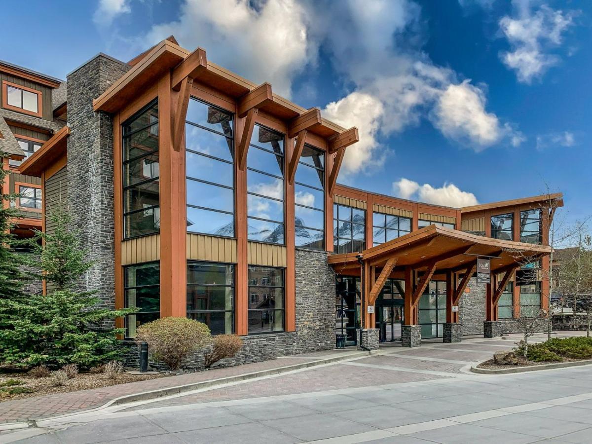 Sophisticated Mtn 2 Bedroom Pool Hot Tub Managed By Little Sister Getaways Canmore Exterior photo